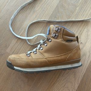 North face camel color boots